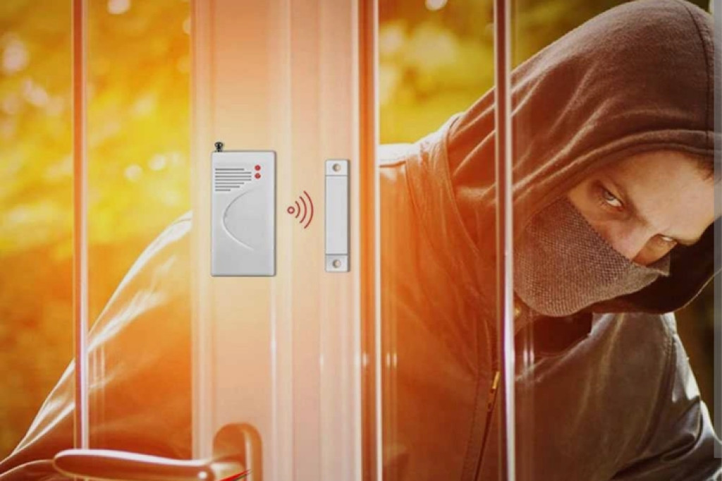 Tips Agar Rumah Tetap Aman dari Sasaran Maling saat Liburan