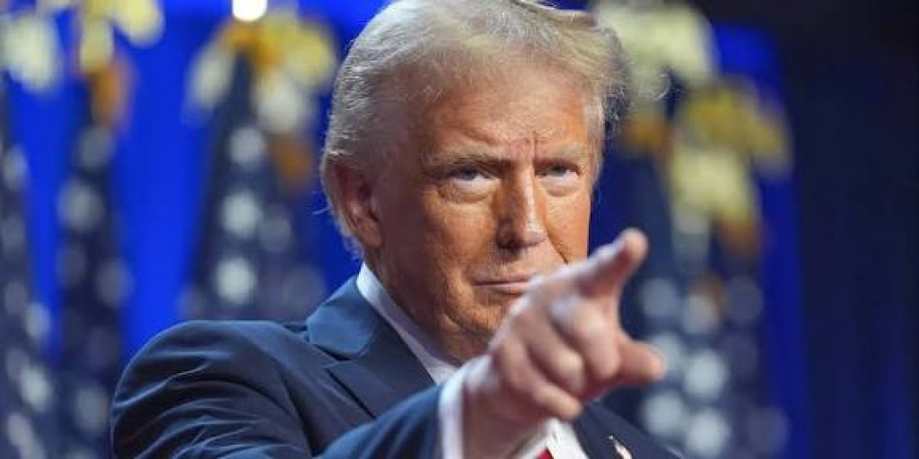 Trump Praises Australian Civilian Who Disarmed Gunman in Bondi Beach Mass Shooting