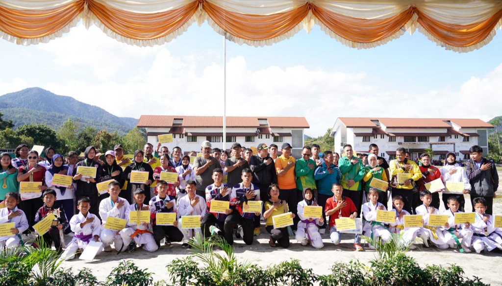 Upacara Haornas, Bupati Pakpak Bharat Beri Apresiasi dan Penghargaan untuk Atlit