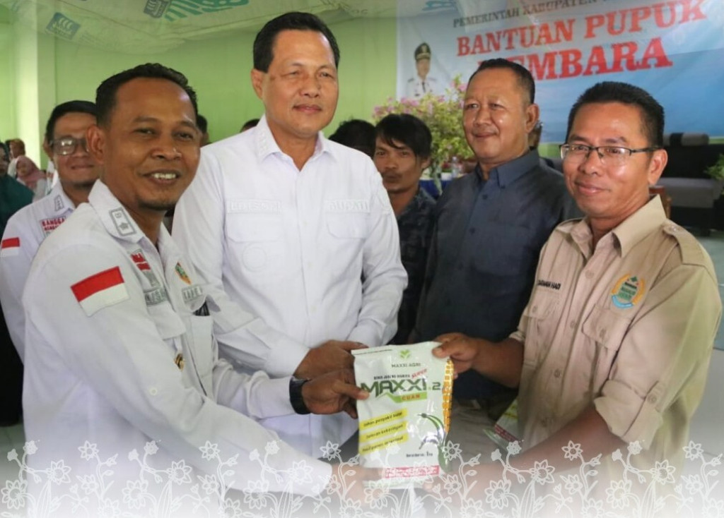 Visi MEMBARA Jadi Nyata, Petani Muara Enim Terima Bantuan Pupuk 127,2 Ton