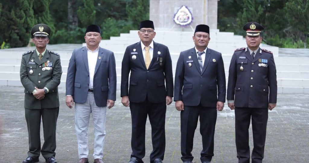 Ziarah Makam dan Upacara Isi Peringatan Hari Pahlawan Tahun 2025 di Dairi