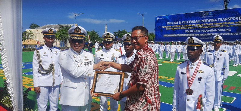 Lantik 356 Perwira Transportasi Laut Poltekpel Sorong Gelar Wisuda Dan