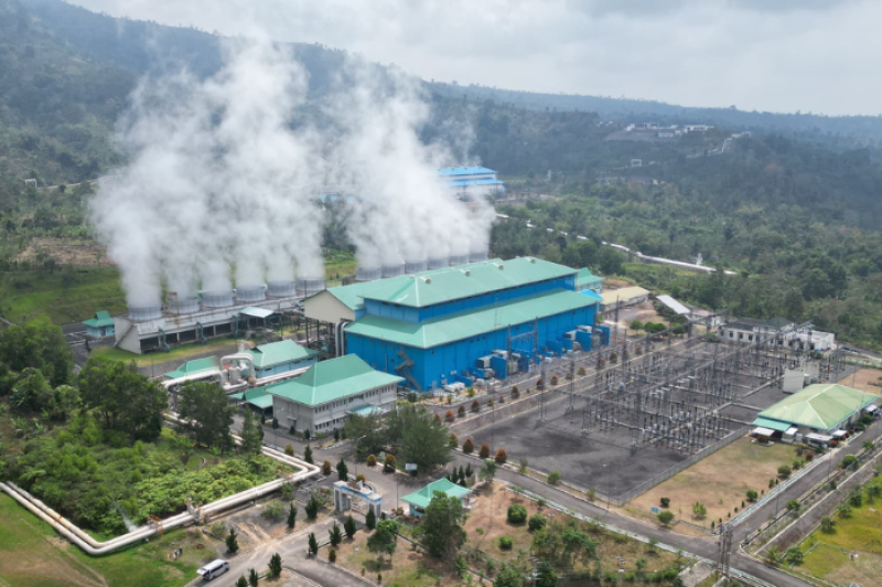 Tampilan Pembangkit Listrik Tenaga Panas Bumi (PLTP) Ulubelu di Lampung berkapasitas 110 megawatt (MW). PLTP ini menjadi salah satu pembangkit PLN yang berkontribusi terhadap layanan REC.