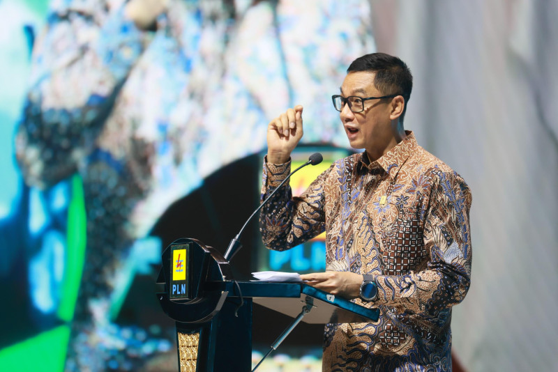 Direktur Utama PLN, Darmawan Prasodjo saat menyampaikan speech pada kegiatan Enterprise Customer Gathering PLN di Jakarta, Sabtu (09/08/2025). Dirinya menegaskan komitmen PLN untuk terus mendorong kolaborasi dengan pelanggan industri guna menciptakan ekosistem energi yang andal, berkelanjutan, serta mampu mendorong investasi dan penciptaan lapangan kerja di seluruh Indonesia.