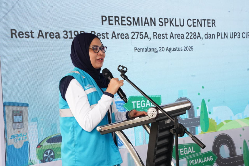 Executive Vice President Pengembangan Produk Niaga, Ririn Rachmawardini pada agenda Peresmian SPKLU Center yang digelar secara terpusat di Rest Area 319B Pemalang, Jawa Tengah, pada Rabu (20/8), menyampaikan bahwa empat SPKLU Center yang diresmikan berada di lokasi-lokasi strategis, meliputi Rest Area 319B Pemalang, Rest Area 275A Tegal, Rest Area 228A Cirebon, dan PLN UP3 Cirebon.