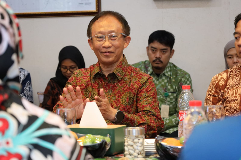 Direktur Retail dan Niaga PLN, Adi Priyanto menyampaikan bahwa peringatan Hari Pelanggan Nasional (HPN) menjadi momentum PLN untuk terus mendengarkan kebutuhan seluruh pelanggan sekaligus memastikan keandalan pasokan listrik.
