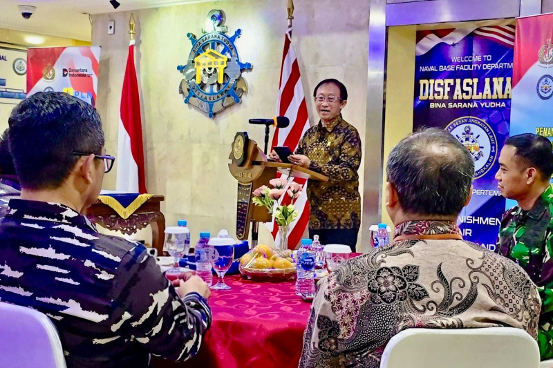Direktur Retail dan Niaga PLN, Adi Priyanto, mengapresiasi sinergi yang terjalin antara PLN dengan TNI AL dalam rangka memperkuat kedaulatan maritim Indonesia melalui pasokan listrik andal. Pemanfaatan listrik PLN untuk kapal TNI AL berkontribusi terhadap penghematan biaya operasional bahan bakar saat kapal bersandar.