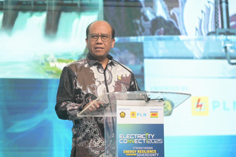 Mewakili Direktur Utama PLN, Direktur Manajemen Proyek dan Energi Baru Terbarukan PLN, Suroso Isnandar, menyatakan dukungan penuh PLN terhadap Electricity Connect 2025 sebagai momentum memperkuat sinergi dan mempercepat implementasi transisi energi nasional.