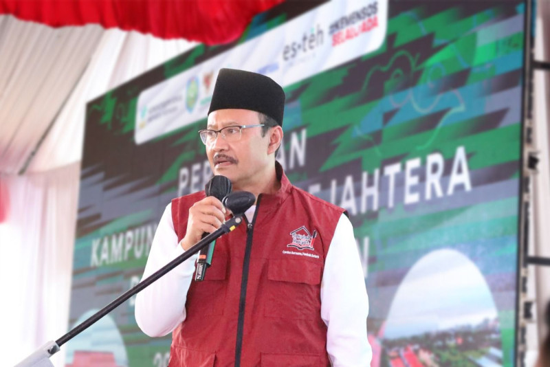 Menteri Sosial Republik Indonesia, Saifullah Yusuf dalam sambutannya saat meresmikan Kampung Nelayan Sejahtera, Desa Eretan Kulon, Indramayu, Jawa Barat, pada Sabtu (11/10/2025). mengapresiasi kolaborasi seluruh pihak, termasuk PLN Group dalam menghadirkan program bantuan listrik gratis bagi 93 kepala keluarga (KK) dan tujuh fasilitas umum di kawasan relokasi.