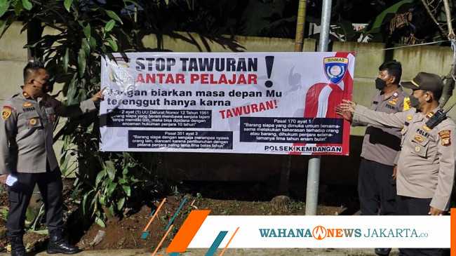 Cegah Aksi Tawuran Pelajar, Polsek Kembangan Pasang Spanduk Himbauan Di ...