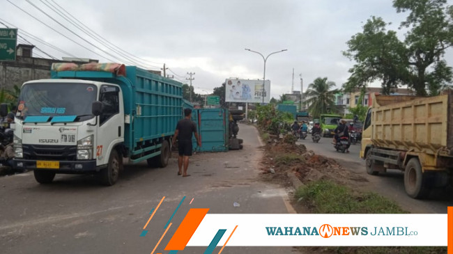 Pengendara Sepeda Motor Lawan Arah Penyebab Truk Pengangkut Batubara ...