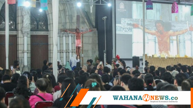 Ratusan Umat Ikuti Prosesi Jalan Salib Jumat Agung Di Gereja Katedral