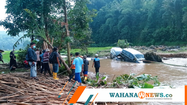 Banjir Bandang Terjang Areal Wisata Di Sumedang, Satu Wisatawan Berusia ...