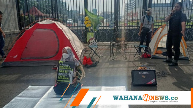 Bertahan Protes RKUHP, Koalisi Sipil Pasang Tenda di DPR - Wahana News